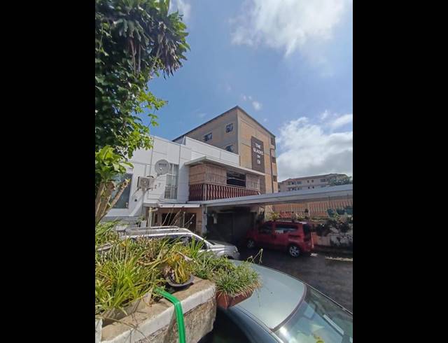 5 BEDROOM HOUSE FOR SALE IN CLARE HILLS